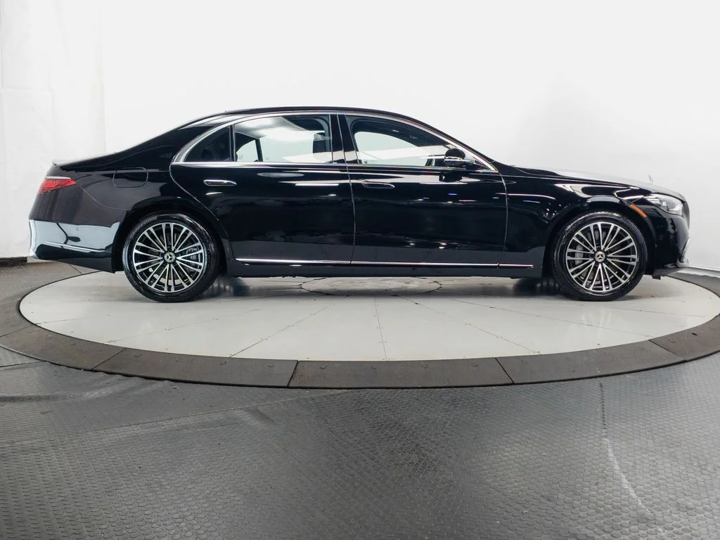 Used 2024 Black Mercedes-Benz S 580e image 37