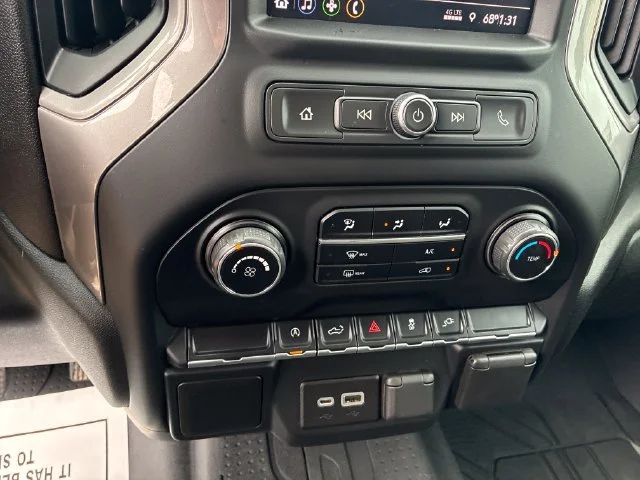 Used 2021 SILVER ICE METALLIC Chevrolet Custom image 25