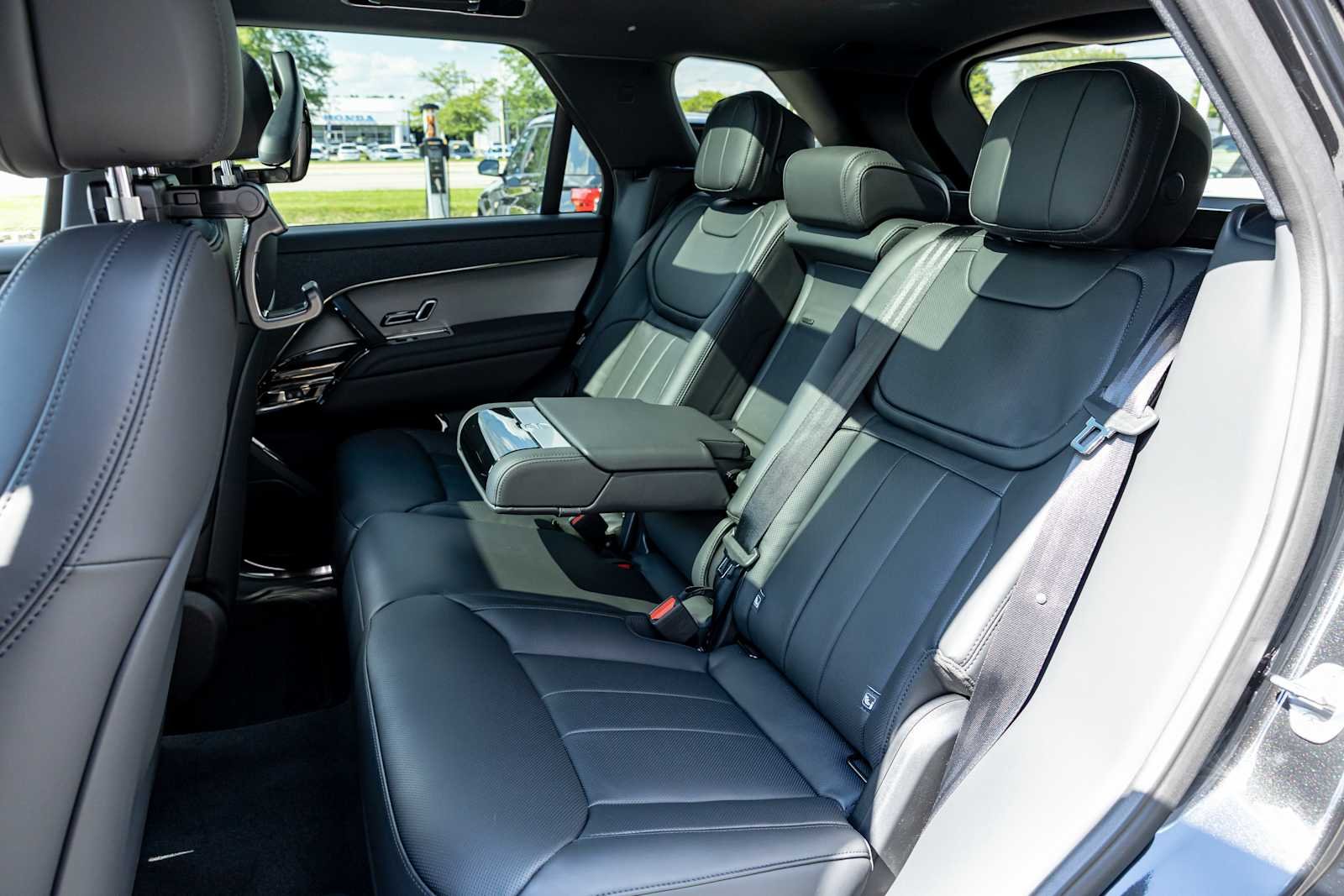 New 2026 BLACK Land Rover SE image 30