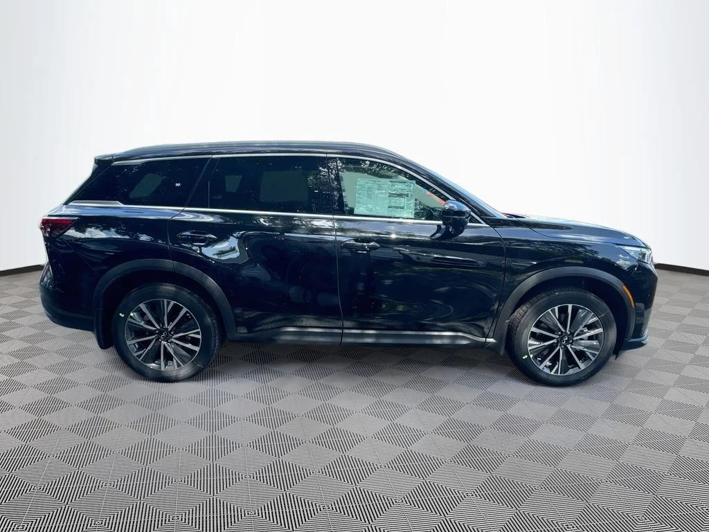 New 2027 MINERAL BLACK INFINITI Luxe FWD image 4