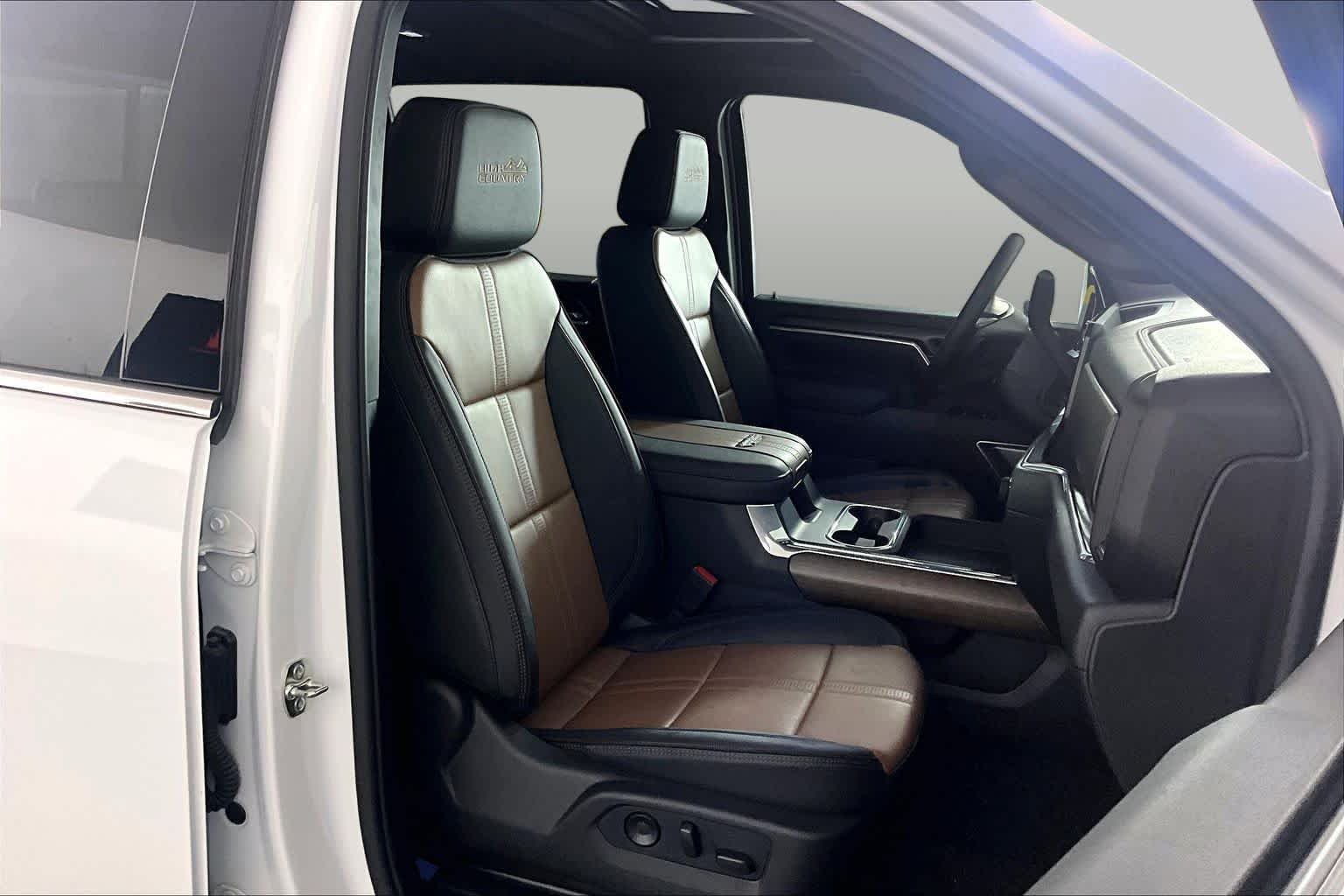 Used 2026 Summit White Chevrolet High Country image 9