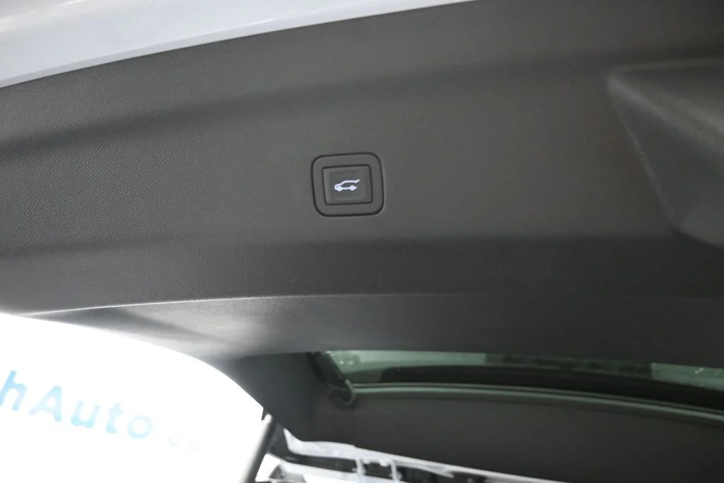 Used 2026 White GMC Denali Ultimate image 20