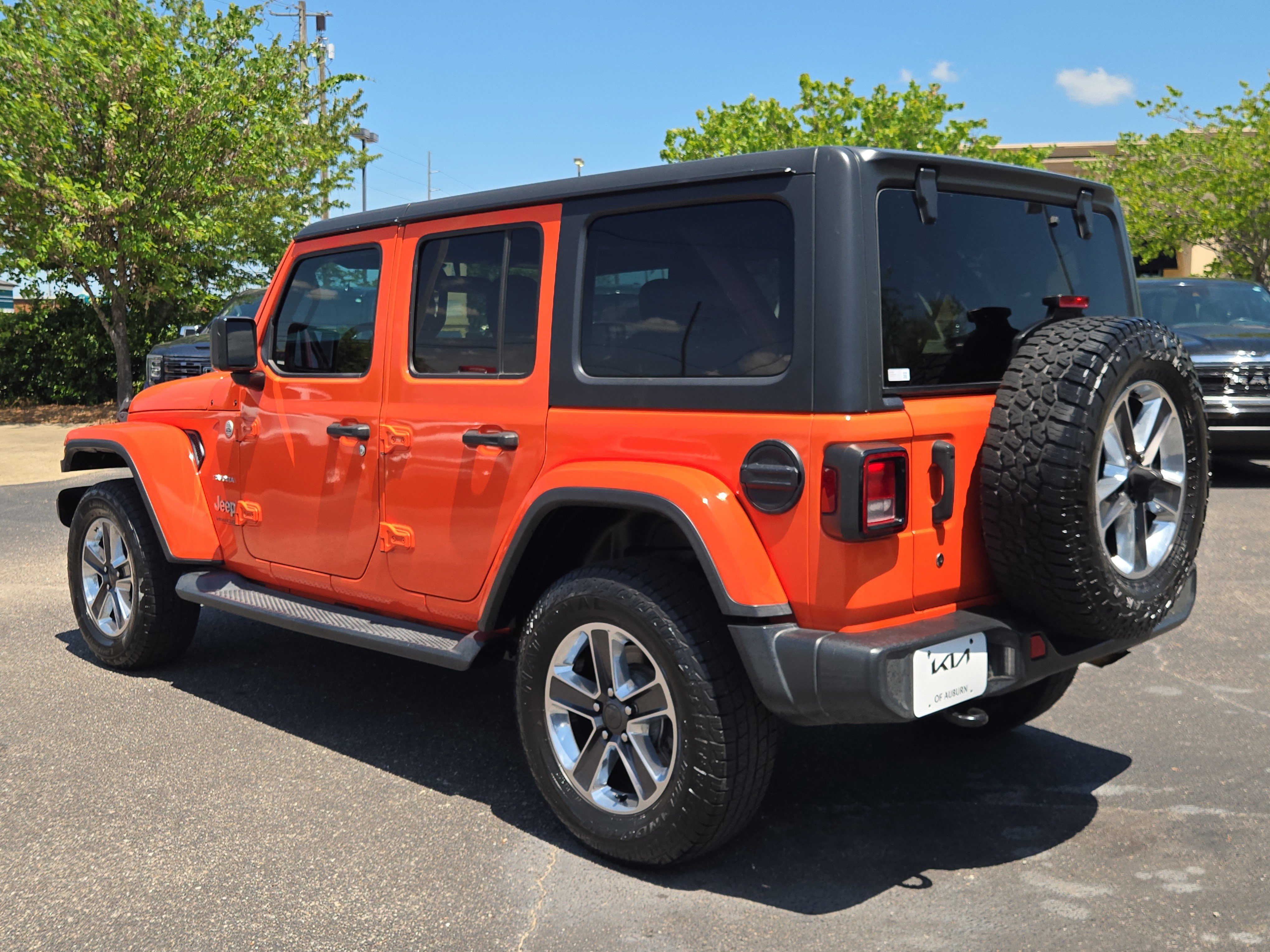 Used 2020 Punkn Metallic Clearcoat Jeep Sahara image 8
