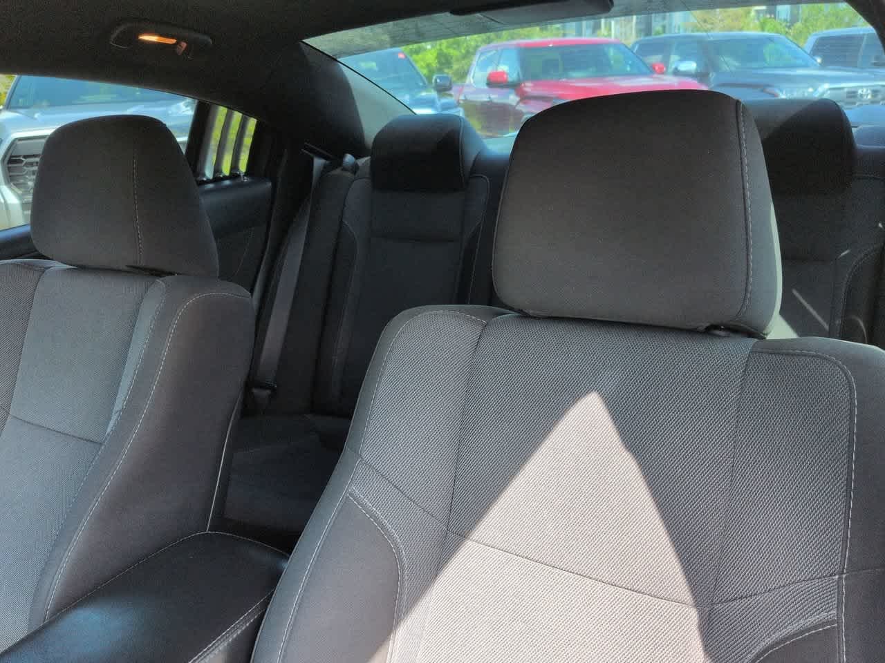 Used 2016 Bright White Clearcoat Dodge SXT image 8
