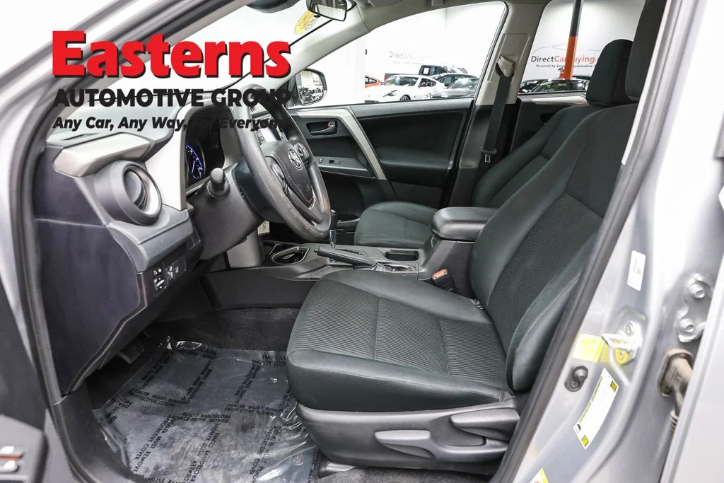 Used 2018 Silver Toyota LE image 13