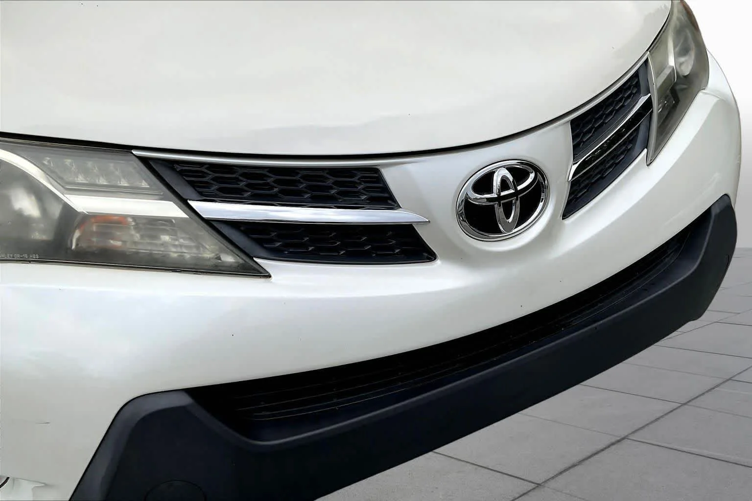 Used 2014 Blizzard Pearl Toyota Limited image 29