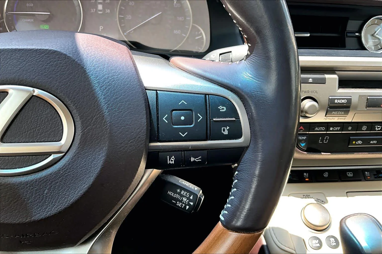 Used 2018 Eminent White Pearl Lexus  image 22