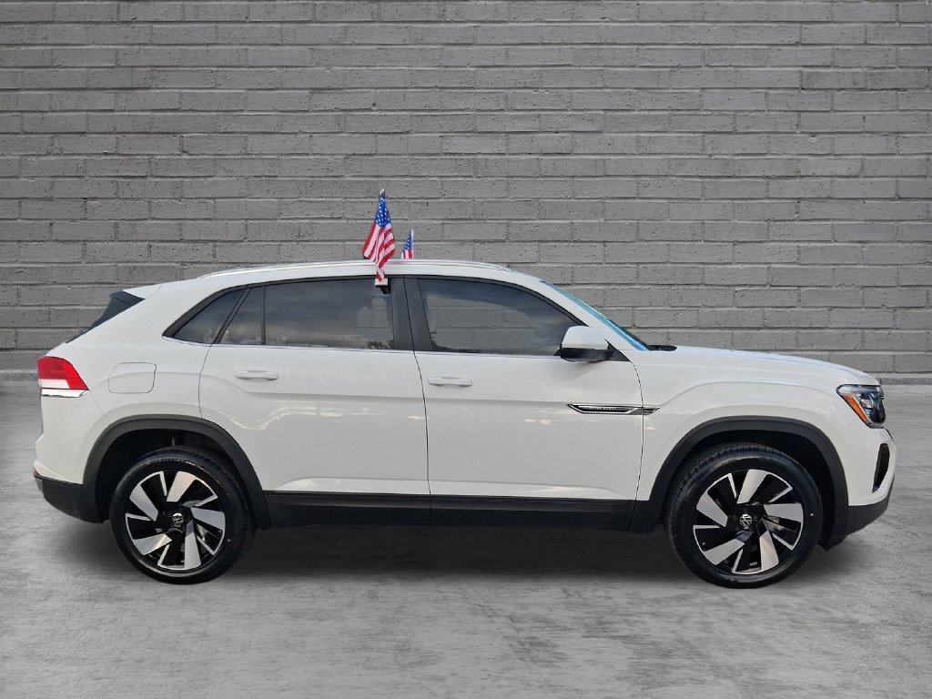 Used 2024 White Volkswagen 2.0T SE w/Technology image 11