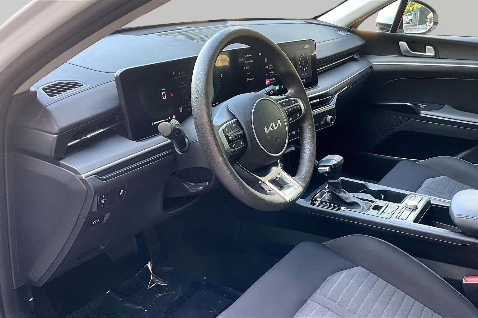 Used 2025 Snow White Pearl Kia LXS image 17
