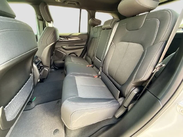 New 2026 Silver Zynith Exterior Paint Jeep Laredo X image 17