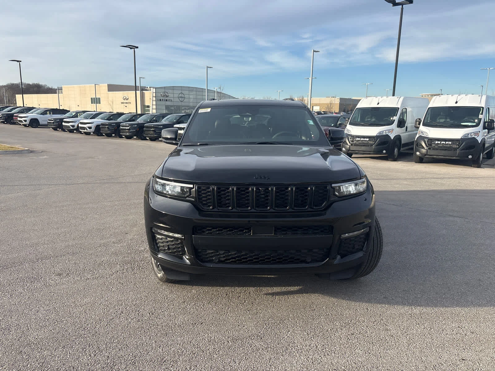 New 2025 Diamond Black Crystal Pearlcoat Jeep Limited image 3
