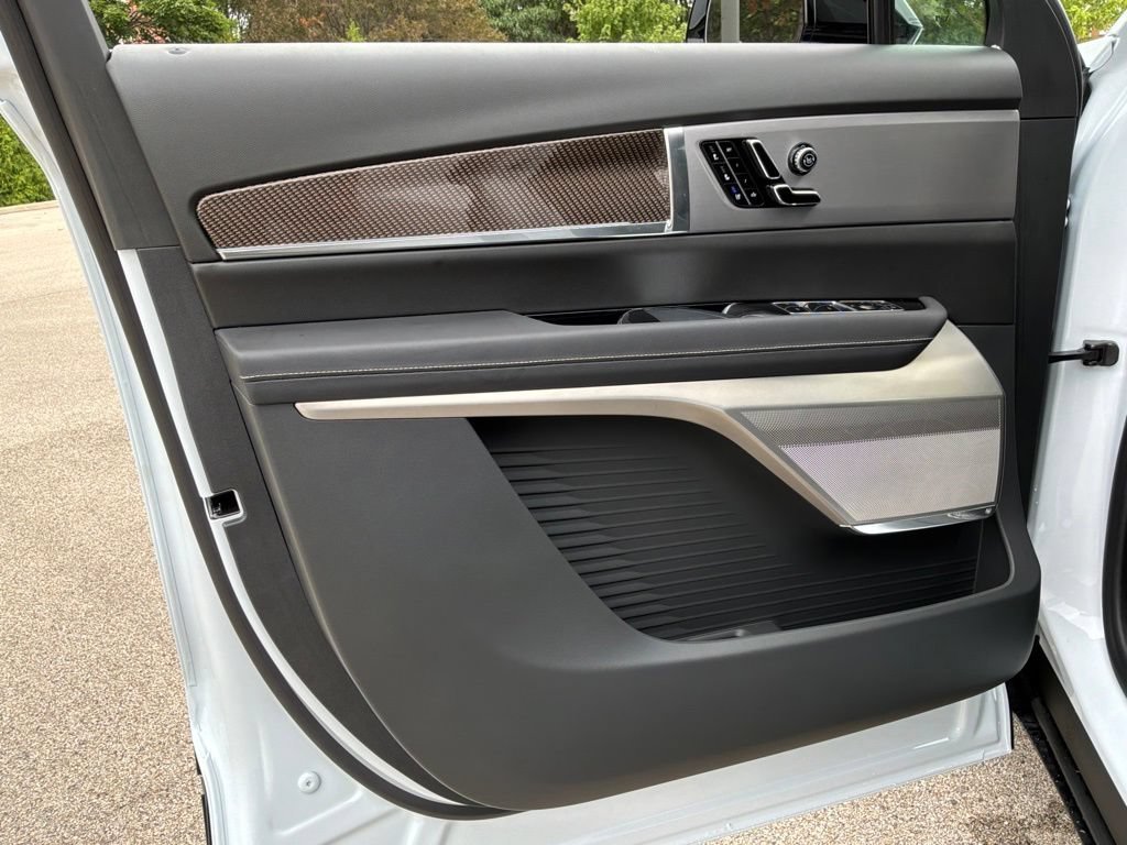2027 Cadillac VISTIQ Sport - Photo 23