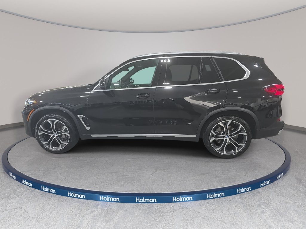 Used 2026 Black Sapphire Metallic BMW sDrive40i image 8