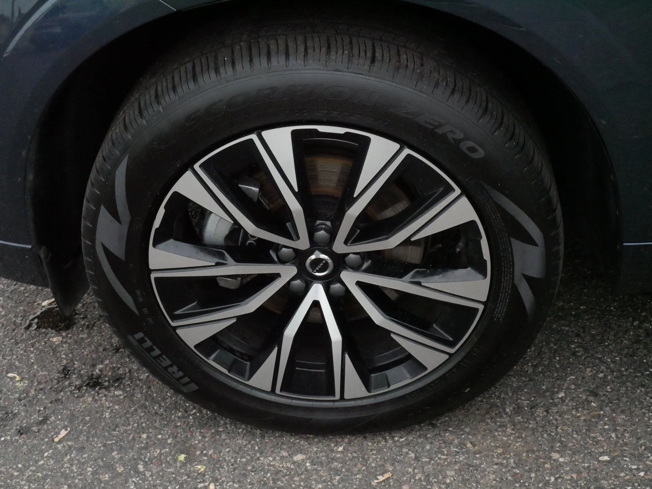 Used 2025 Denim Blue Metallic Volvo Core image 15