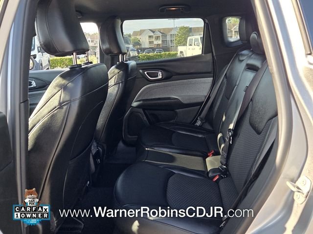 Used 2024  Jeep Latitude image 6