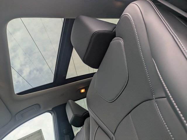 Used 2027 Gray INFINITI LUXE image 22