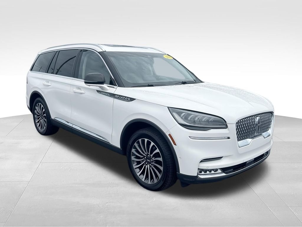 Used 2021 White Lincoln Reserve image 2