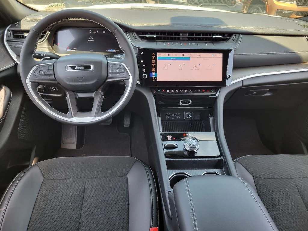 2026 Jeep Grand Cherokee L photo 3
