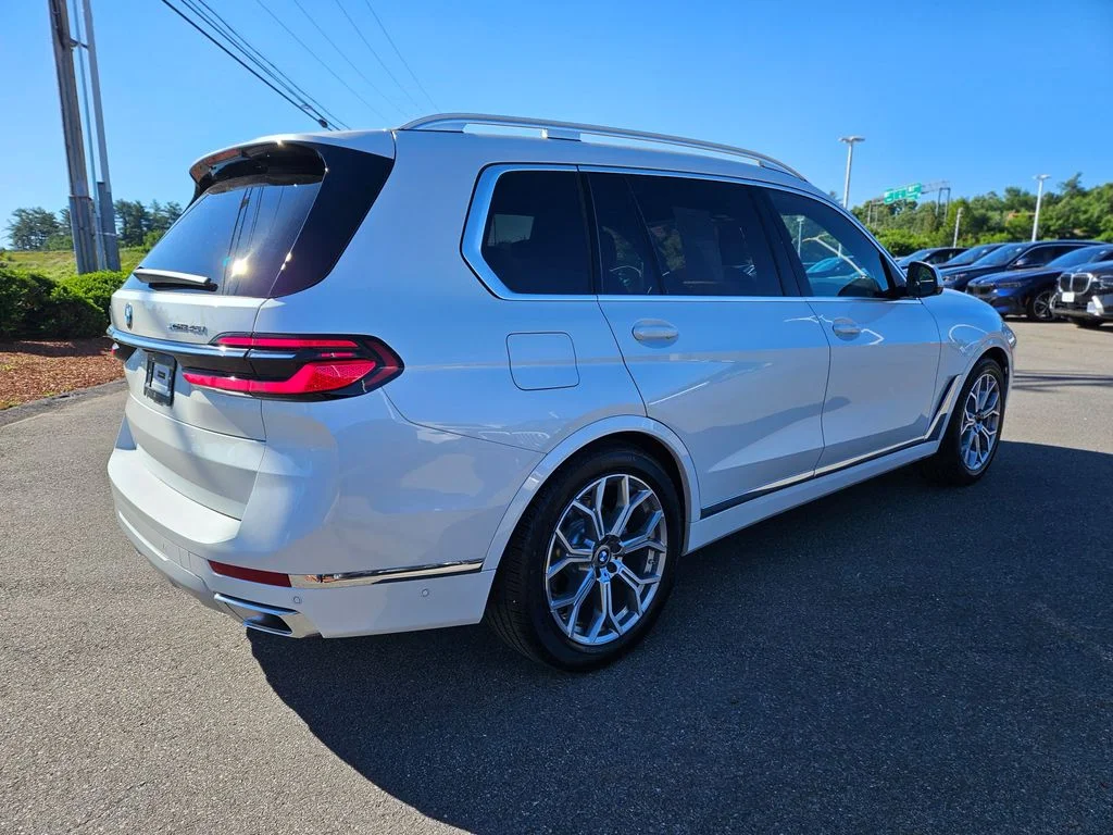 Used 2026 Mineral White Metallic BMW xDrive40i image 7