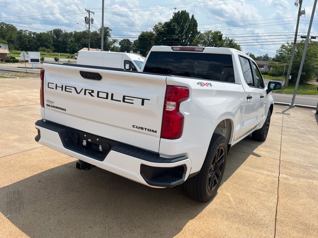 Used 2023 White Chevrolet Custom image 5