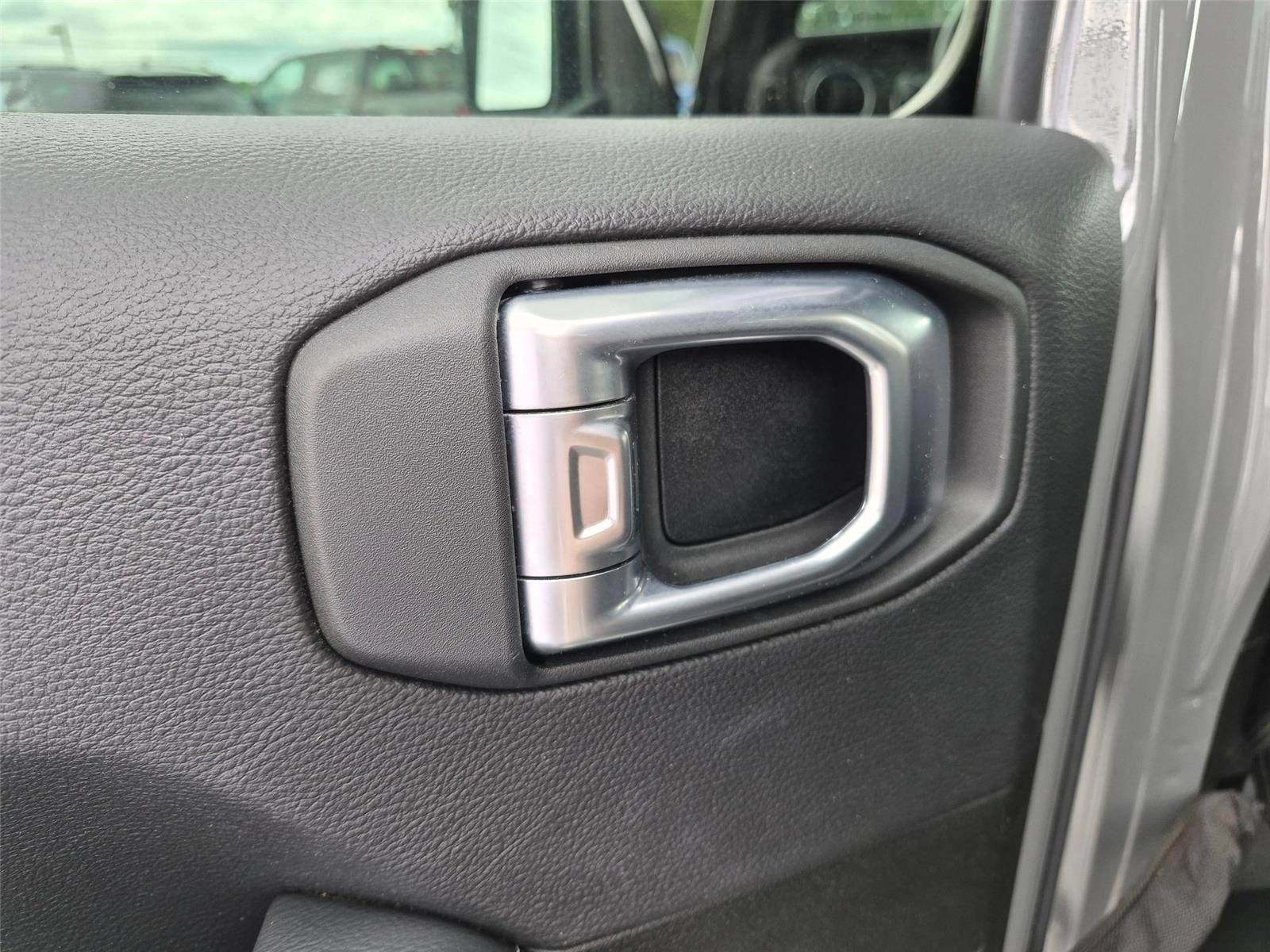 Used 2022 Sting-Gray Clearcoat Jeep Unlimited Sahara image 25