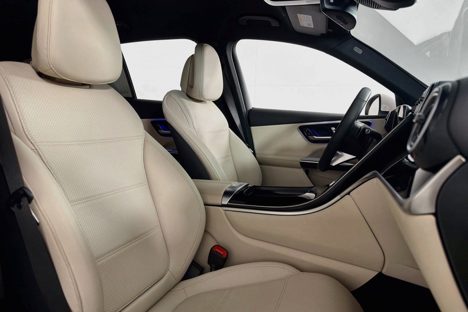 Certified Used 2025 Polar White Mercedes-Benz GLC 300 image 8