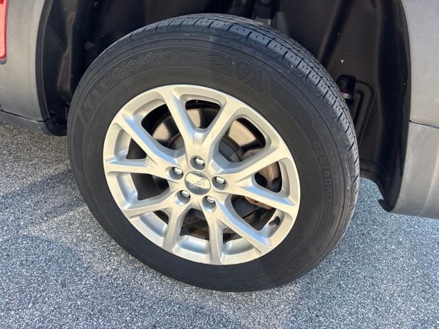 Used 2015 Deep Cherry Red Crystal Pearlcoat Jeep Latitude image 8