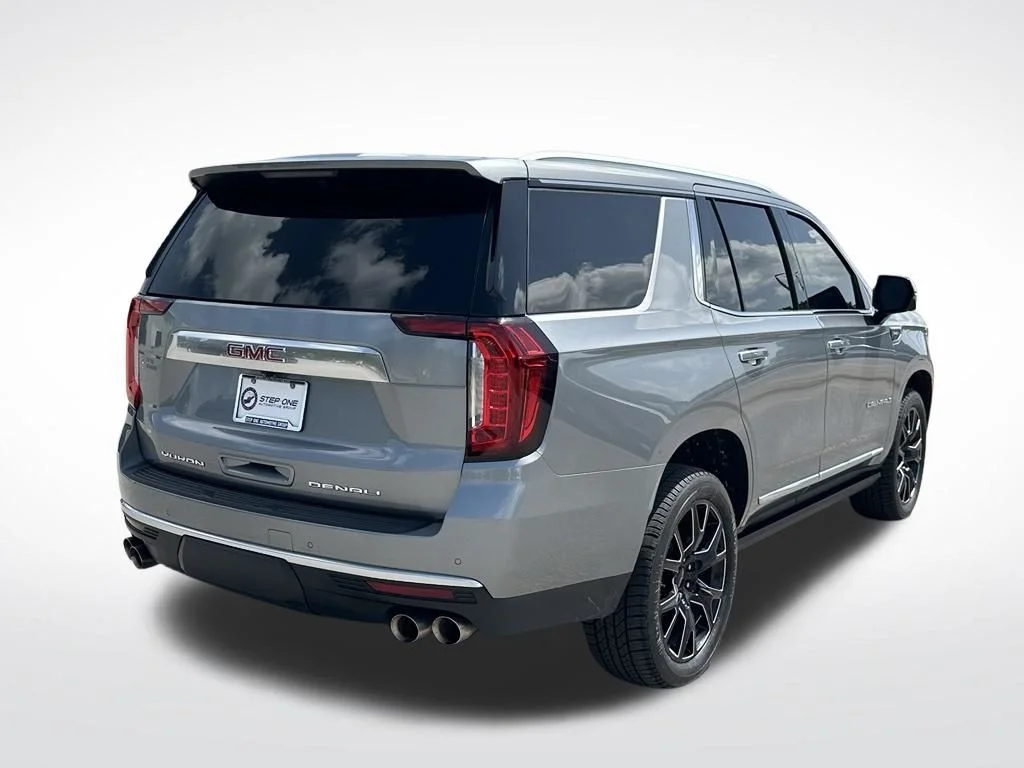 Used 2023 Silver GMC Denali image 7