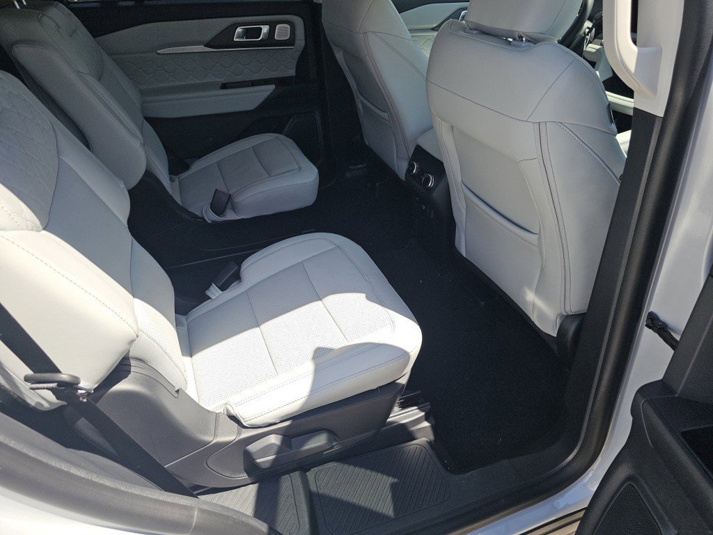 New 2026 Space White Metallic Ford Platinum image 28