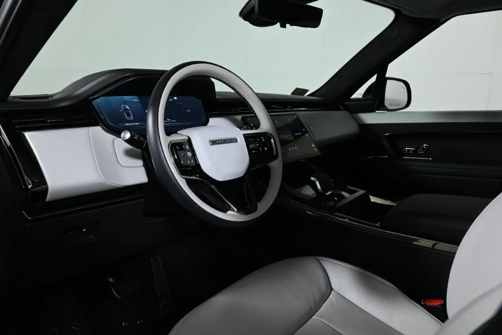 Used 2024 Green Land Rover Autobiography image 15