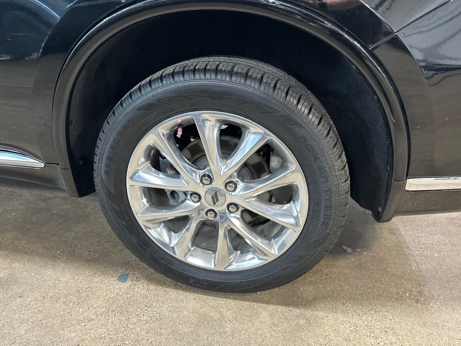 Used 2019 Black Dodge Citadel image 9