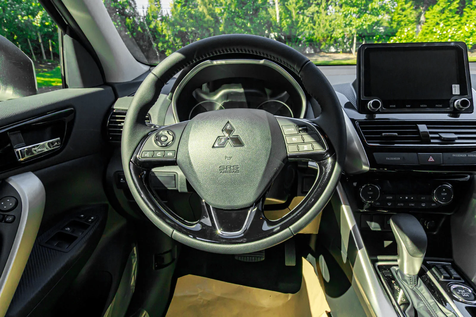 New 2025 Silver Mitsubishi SE 1.5T S-AWC image 18