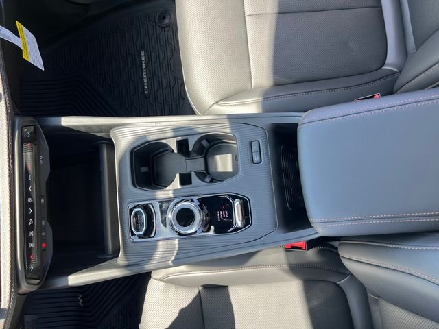 New 2026 Bright White Clear-Coat Exterior Paint Jeep Limited image 29