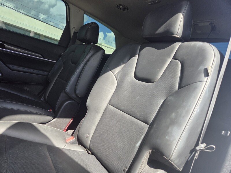 Used 2023 White Kia S image 23
