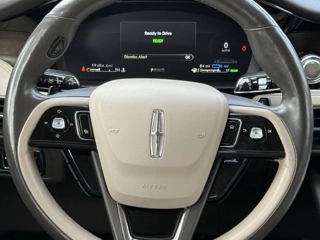 Used 2022 White Lincoln Grand Touring image 9