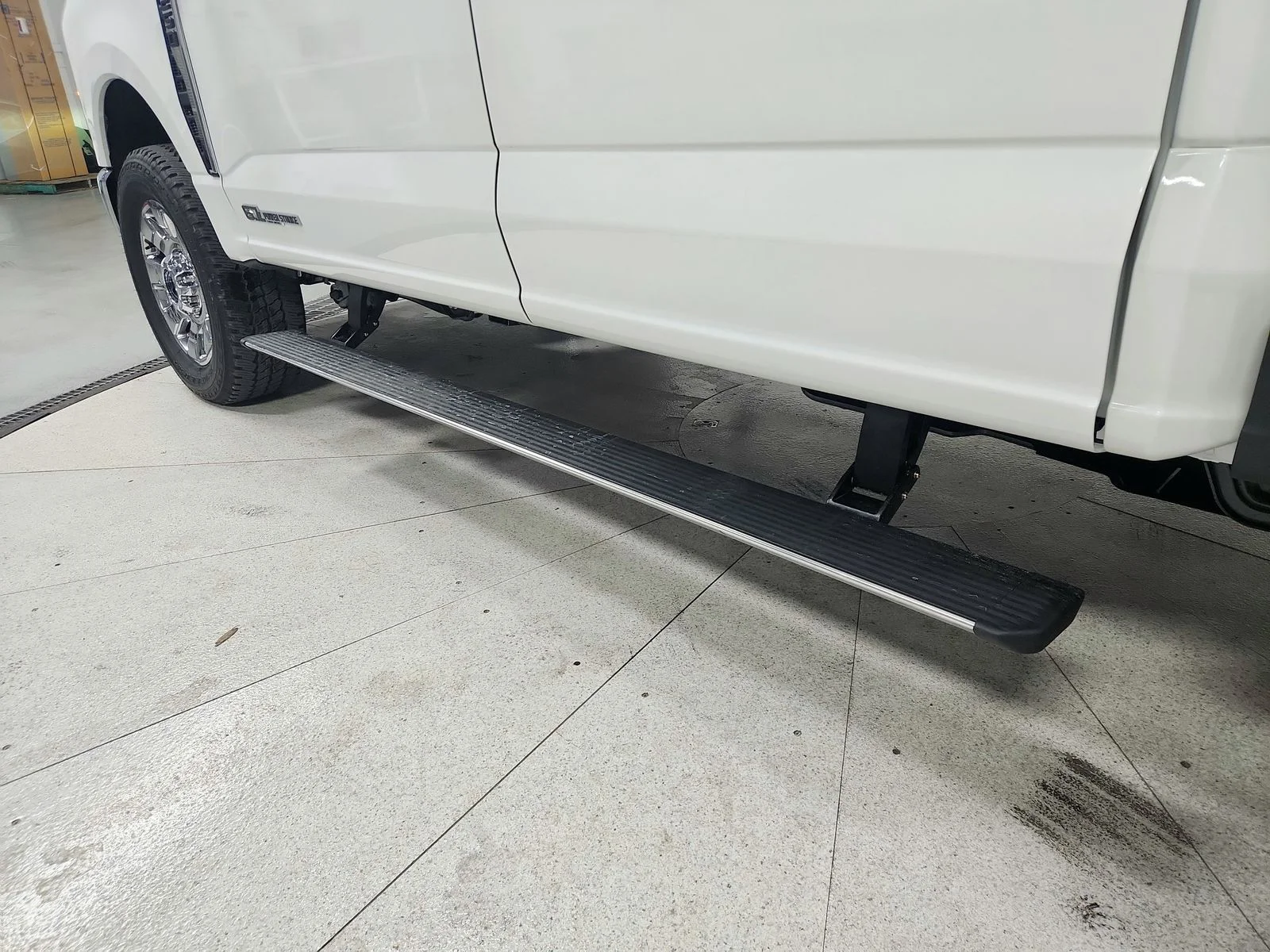 New 2026 Star White Metallic Tri-Coat Ford F-250® Lariat® image 44