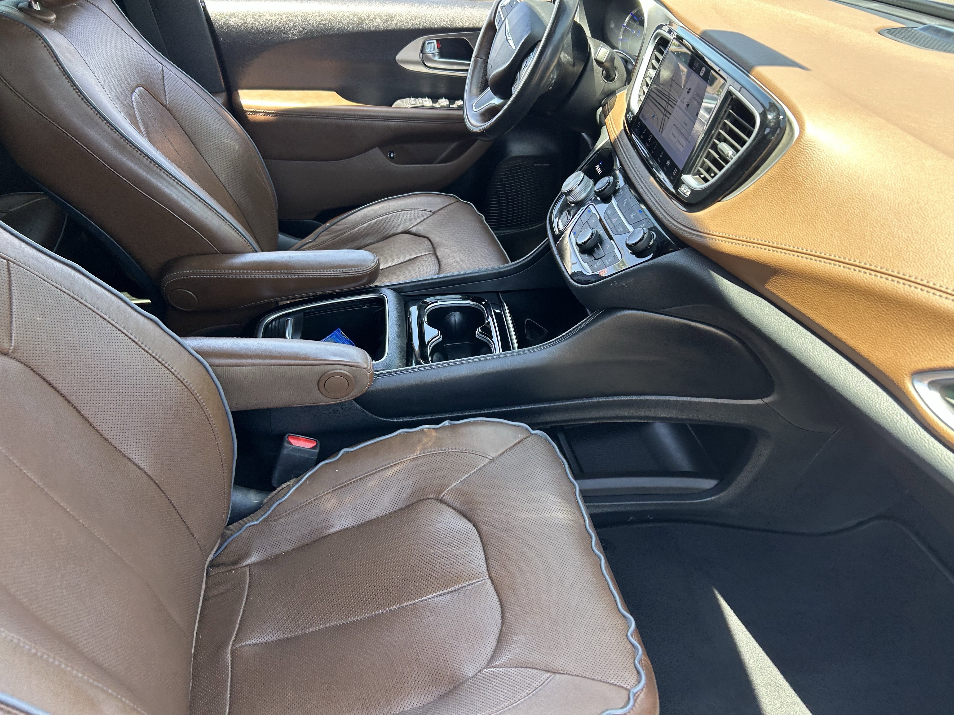 Used 2021 Ocean Blue Metallic Chrysler Hybrid Limited image 12