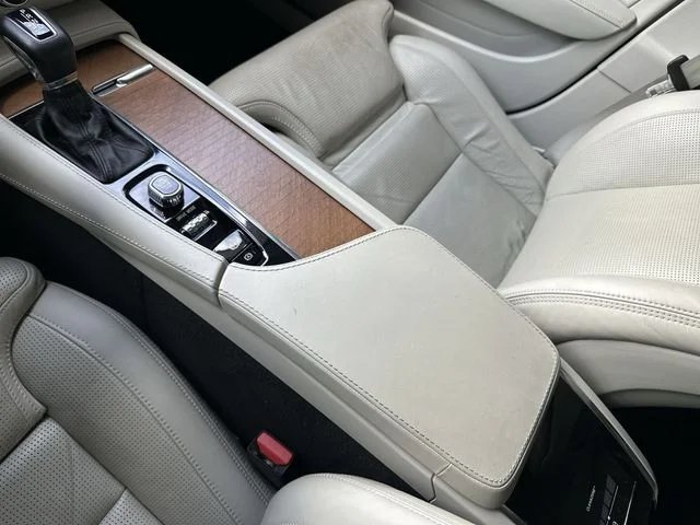 Used 2018 Black Volvo T6 Inscription image 21