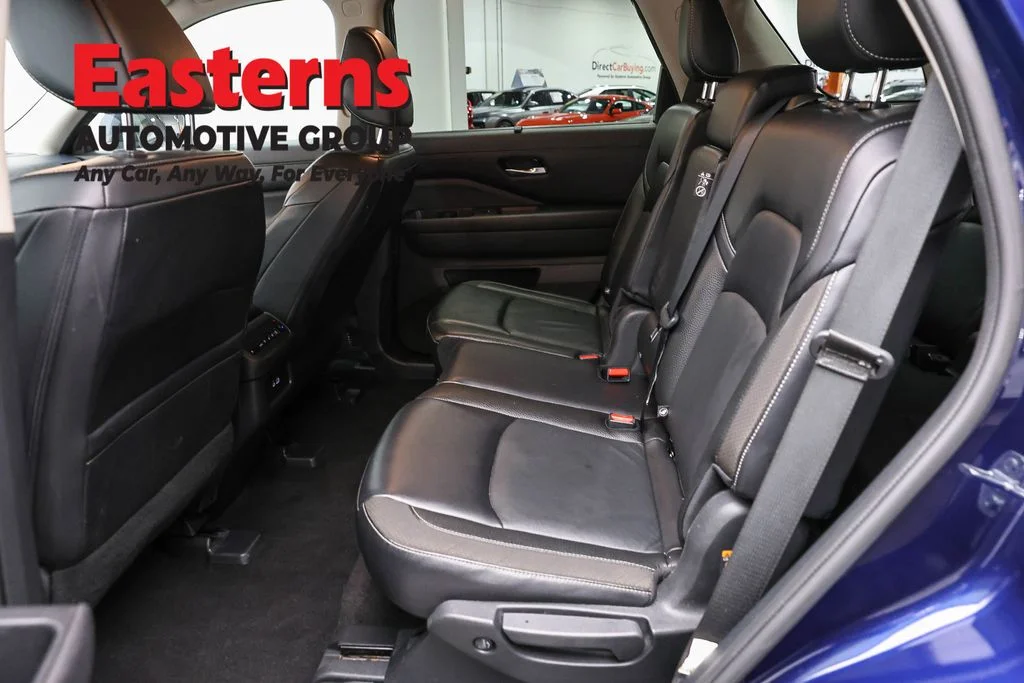 Used 2023 Blue Nissan SL image 21