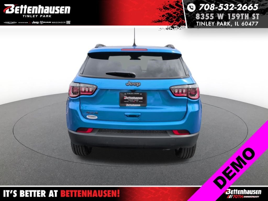 New 2026 Hydro Blue Pearl-Coat Exterior Paint Jeep Latitude image 6
