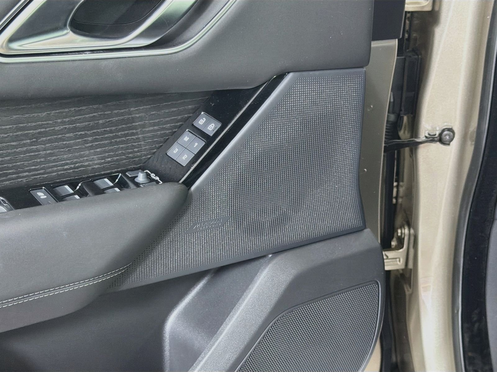 New 2026 Batumi Gold Land Rover Belgravia Edition image 21