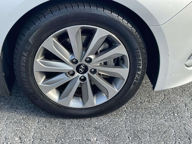 Used 2017 Silver Hyundai Sport image 8