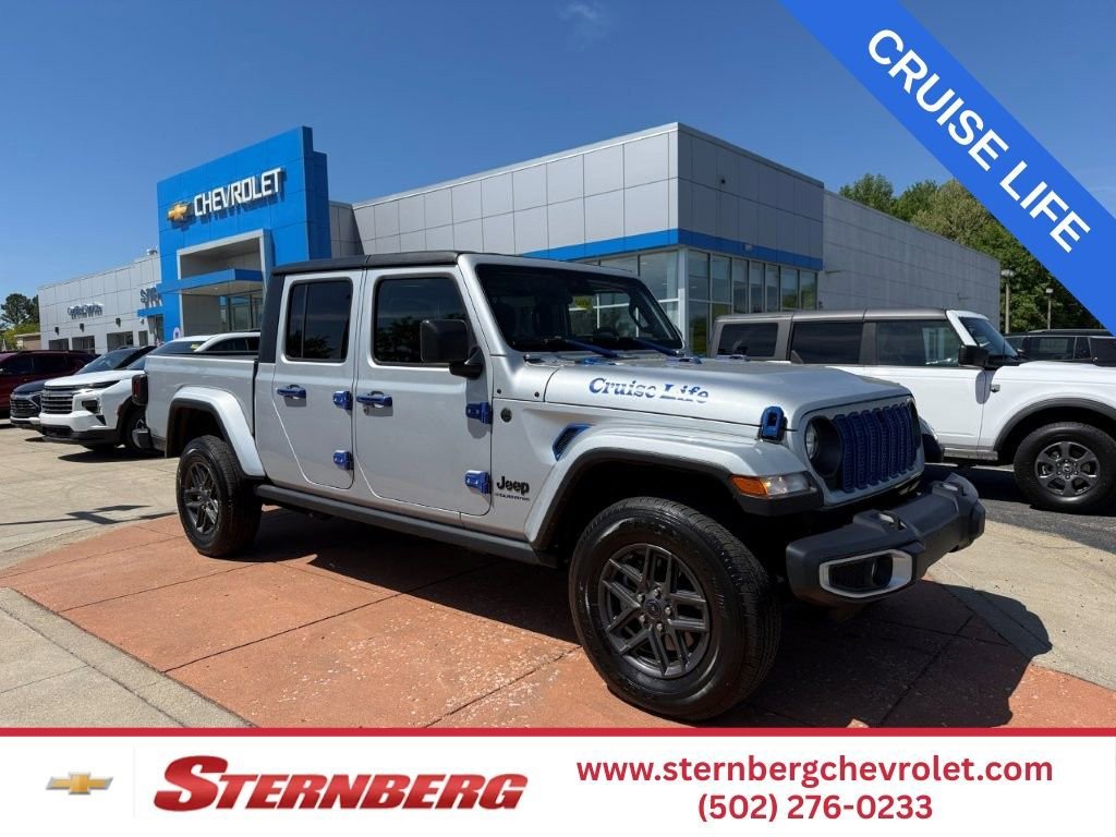 2024 Jeep Gladiator Sport S's photo
