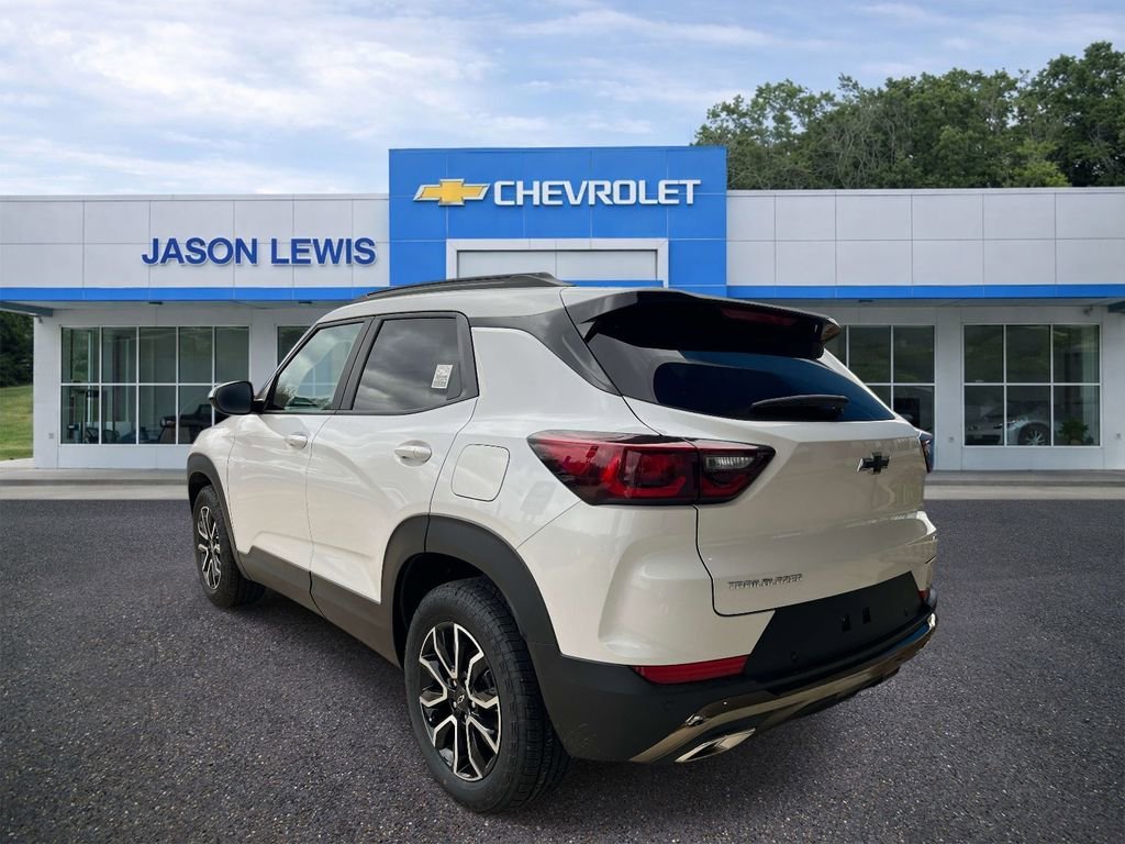 Used 2025 Iridescent Pearl Tricoat Chevrolet ACTIV image 5
