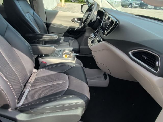 Used 2024 Silver Chrysler Touring L image 29