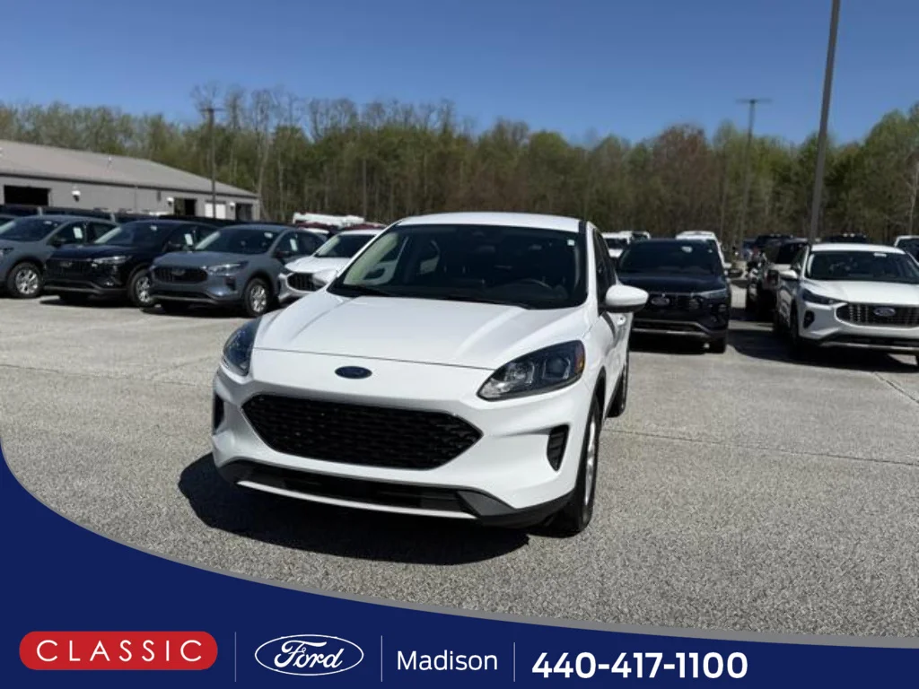 Certified Used 2020 Oxford White Ford SE image 1