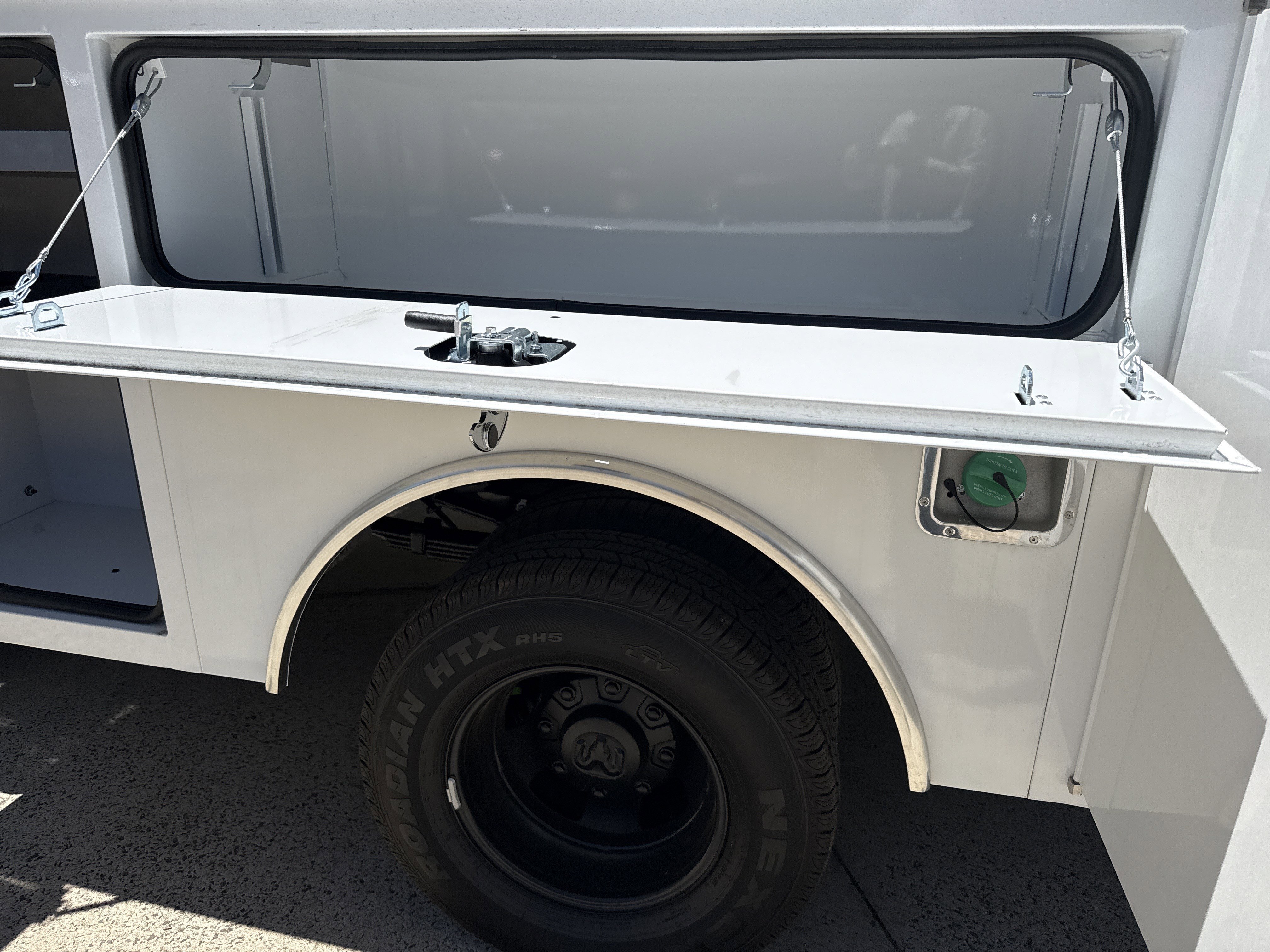 New 2026 Bright White Clear-Coat Exterior Paint RAM Tradesman image 23
