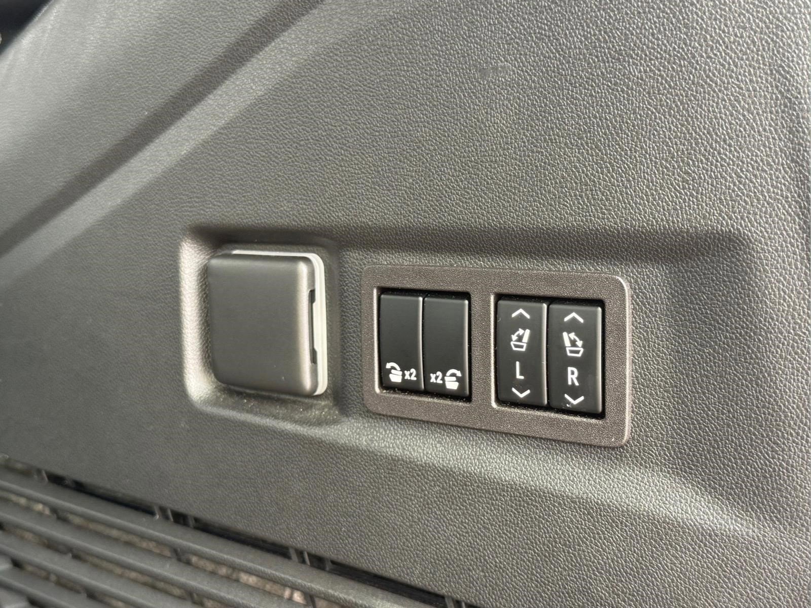 Used 2023 Onyx Black GMC Denali Ultimate image 17