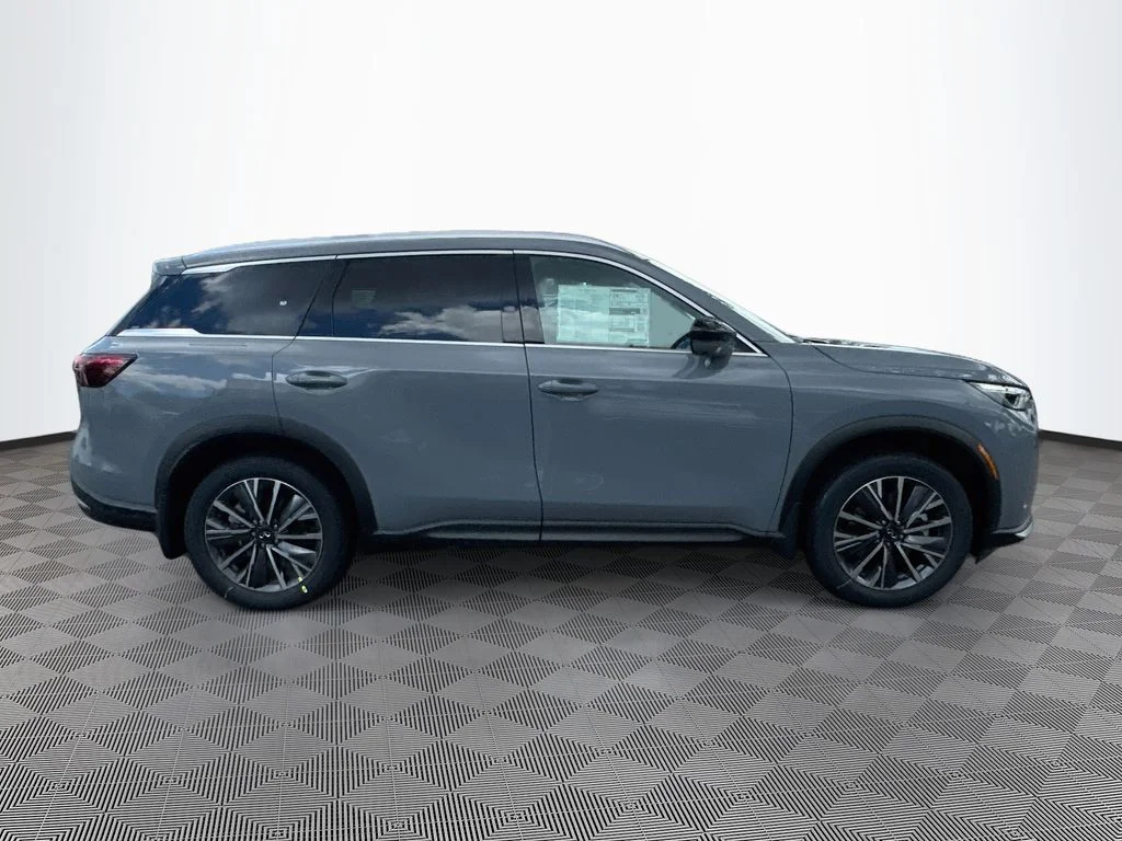 New 2027 Gray INFINITI LUXE image 4