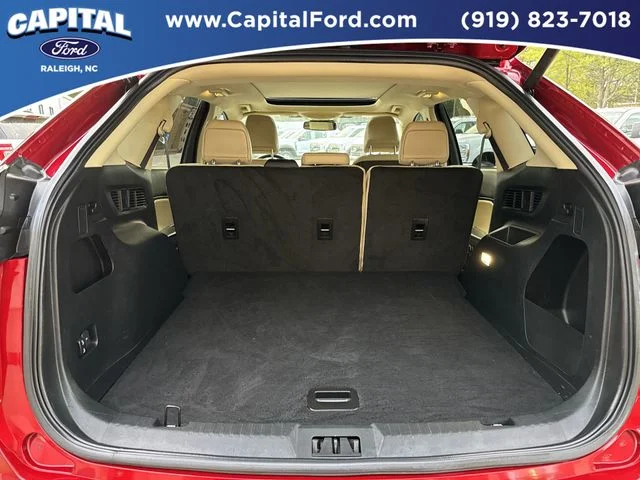 Used 2022 Red Ford SEL image 17